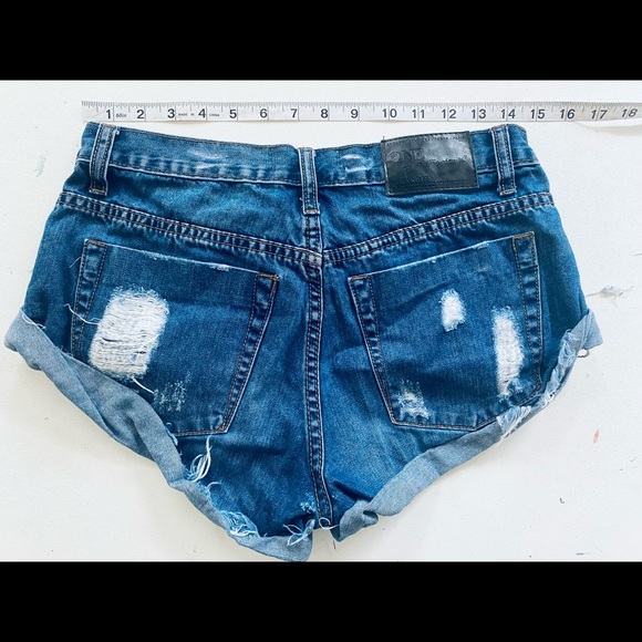 One teaspoon shorts, cute comfy and ready for beachy summer days. - Picture 5 of 5